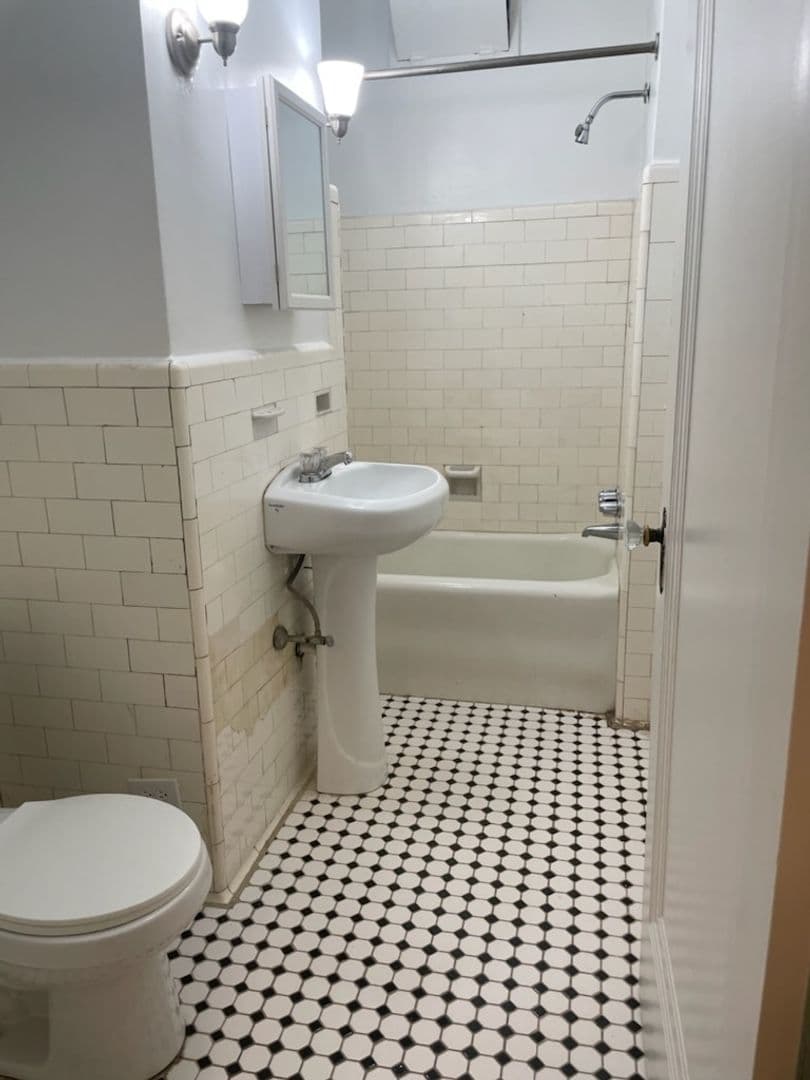 Pittsburgh Apartment: 225 Melwood Avenue