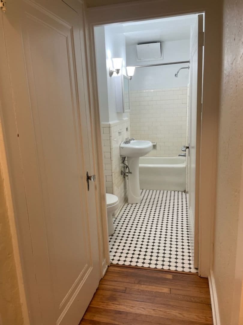 Pittsburgh Apartment: 225 Melwood Avenue