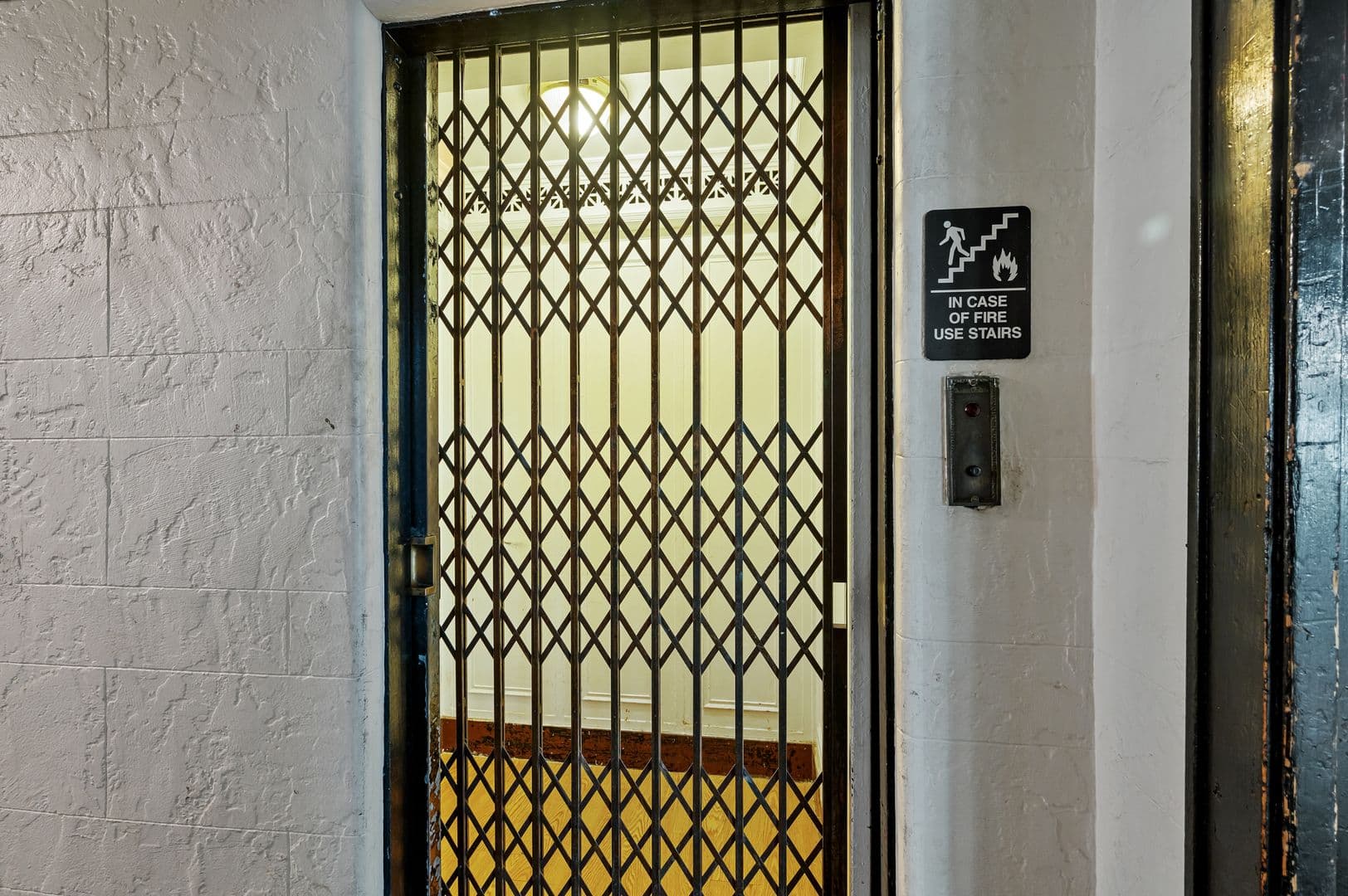 Pittsburgh Apartment: 225 Melwood Avenue