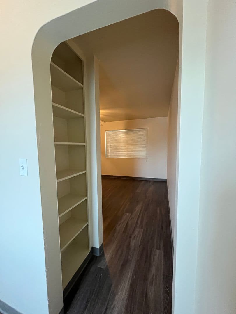 Eugene Apartment: 765 E 18th  #8