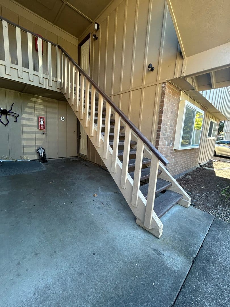 Albany Apartment: 742 32nd Ave SE #6