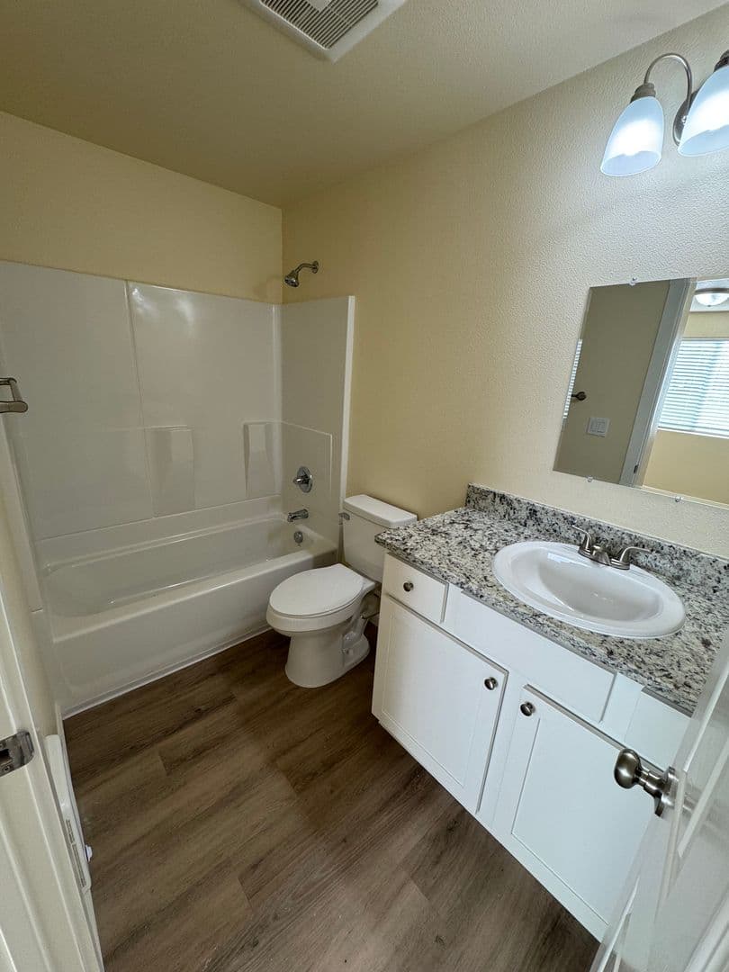 Albany Apartment: 2215 Elm St SW