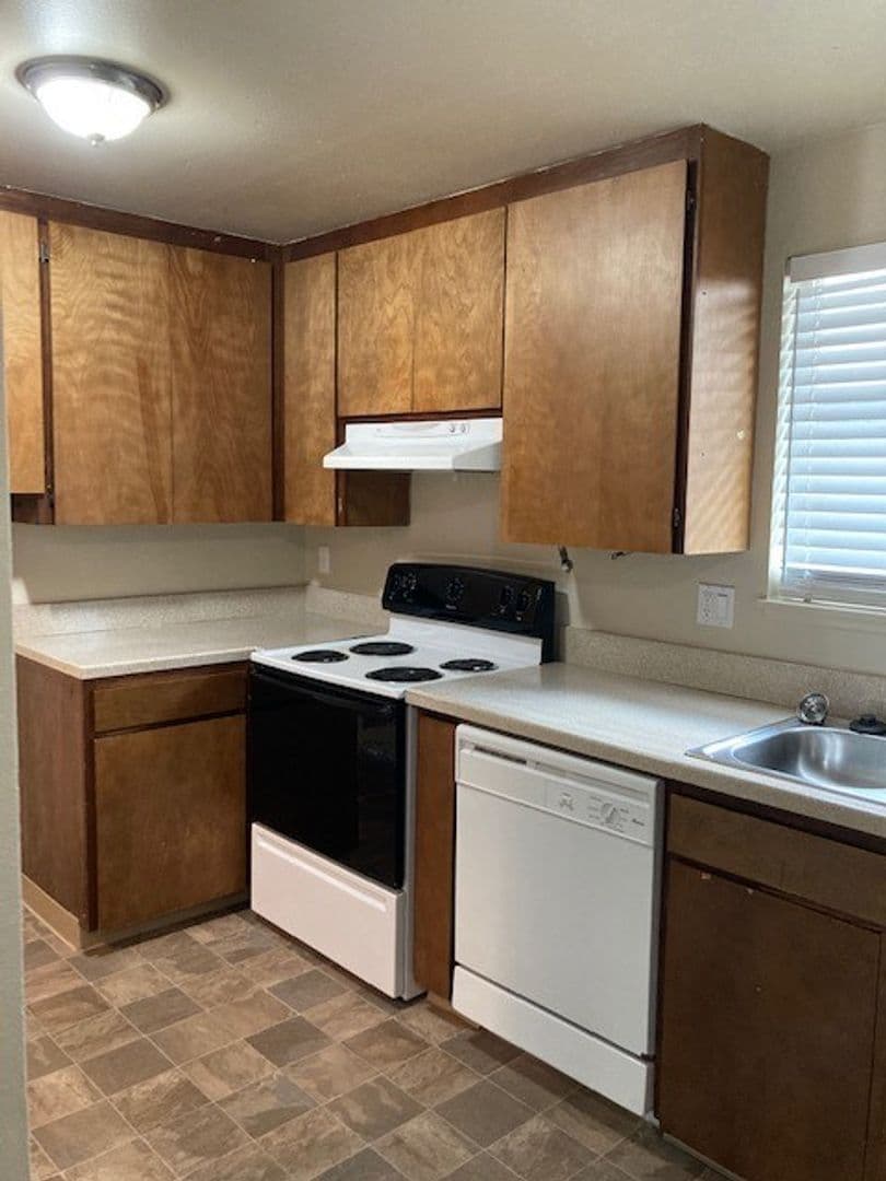 Corvallis Apartment: 1407 NW Kings Blvd.