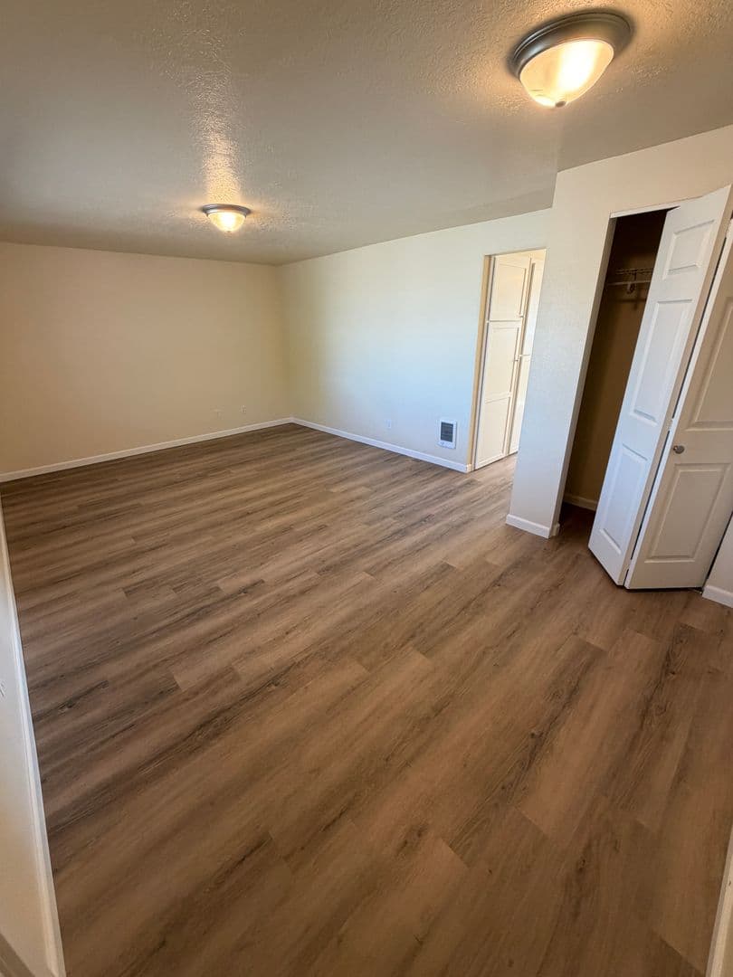 Albany Apartment: 2215 Elm St SW
