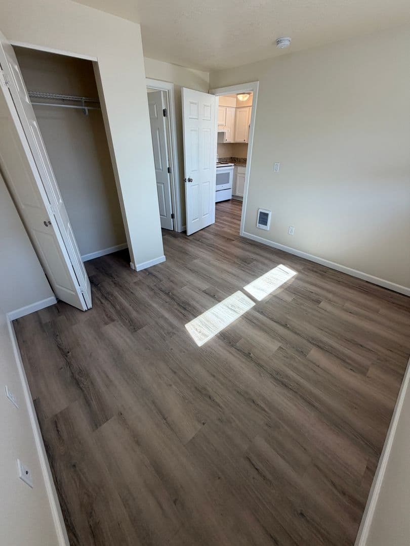 Albany Apartment: 2215 Elm St SW