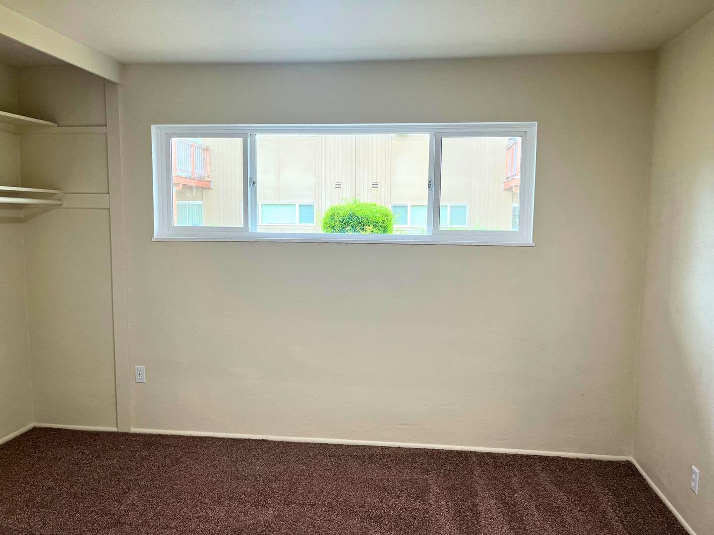 Eugene Apartment: 1671 Ferry St. #10