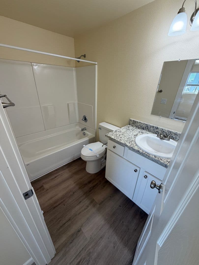 Albany Apartment: 2215 Elm St SW