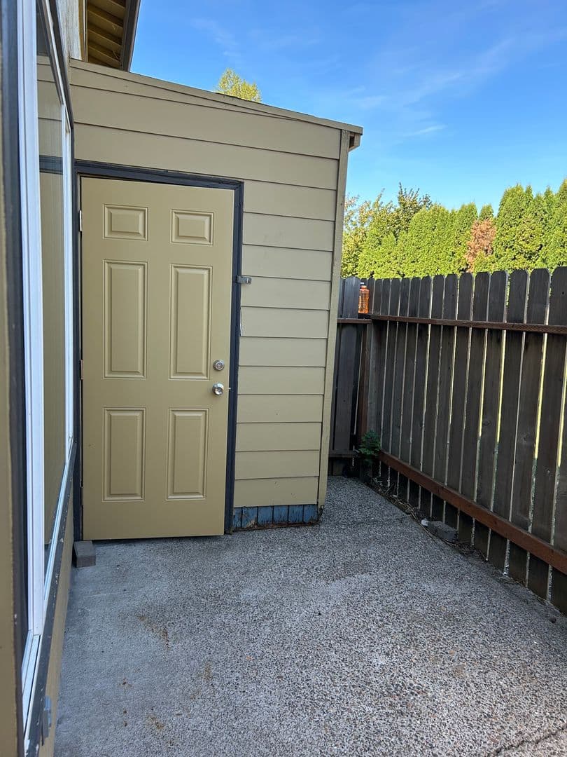 Albany Apartment: 505 27th Ave., SE #31