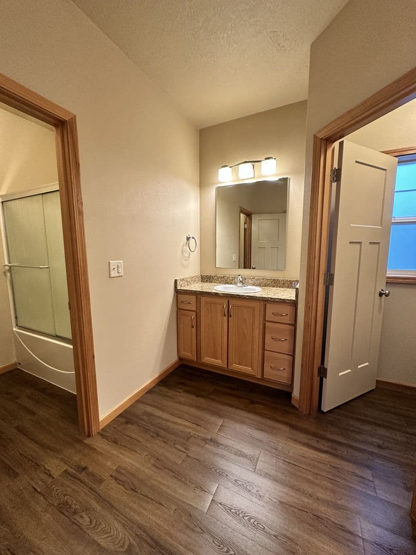 Eugene Apartment: 82 East 19th Alley