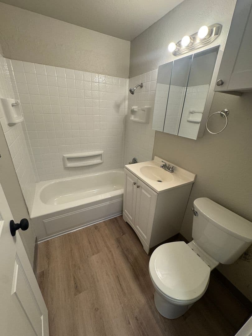 Philomath Apartment: 1716 Applegate Street, #3