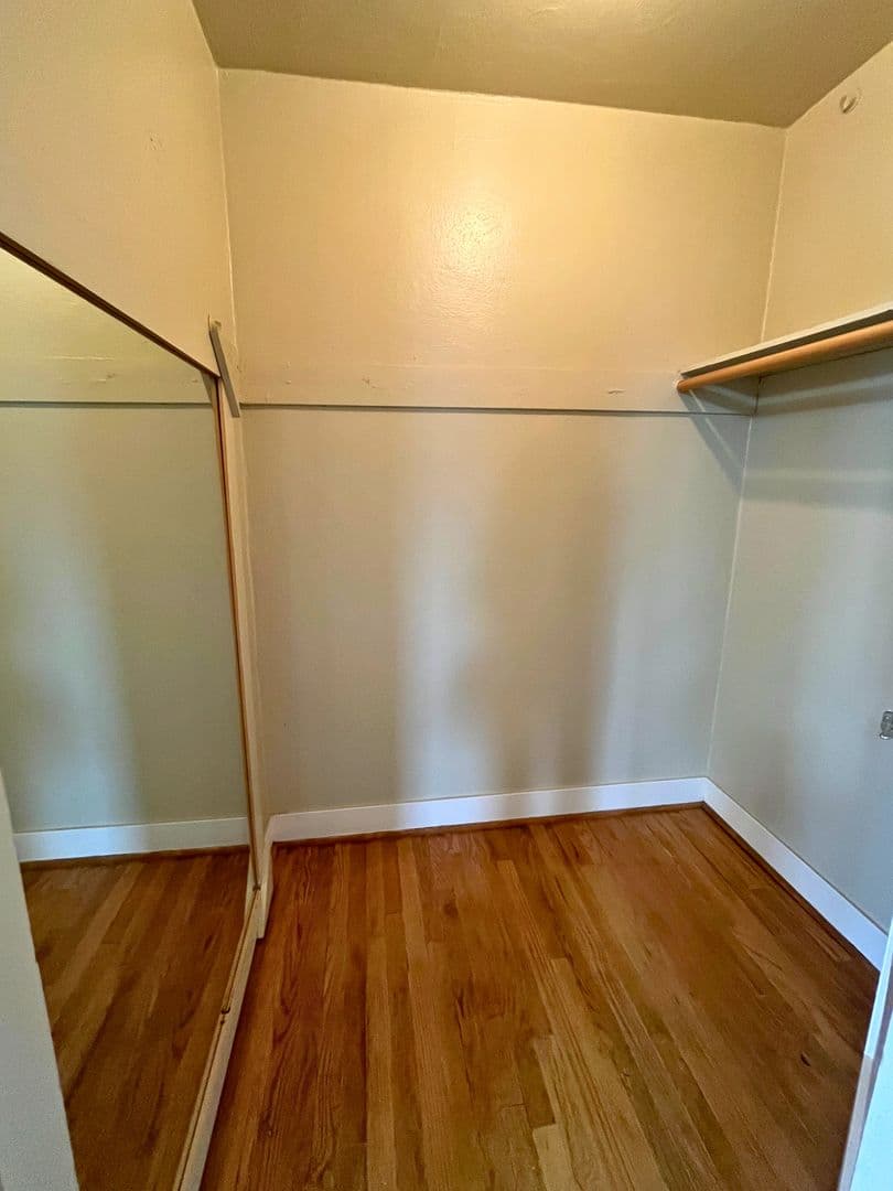 Eugene Apartment: 1263 Oak St - 301