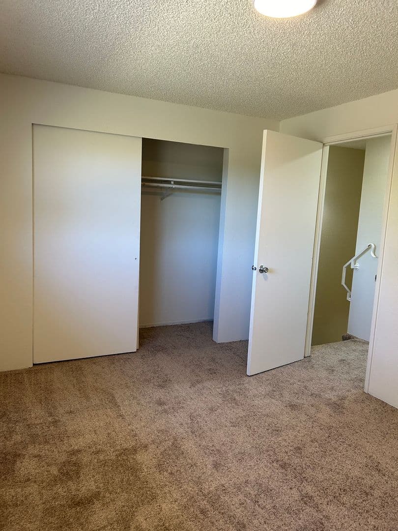 Albany Apartment: 505 27th Ave., SE #31