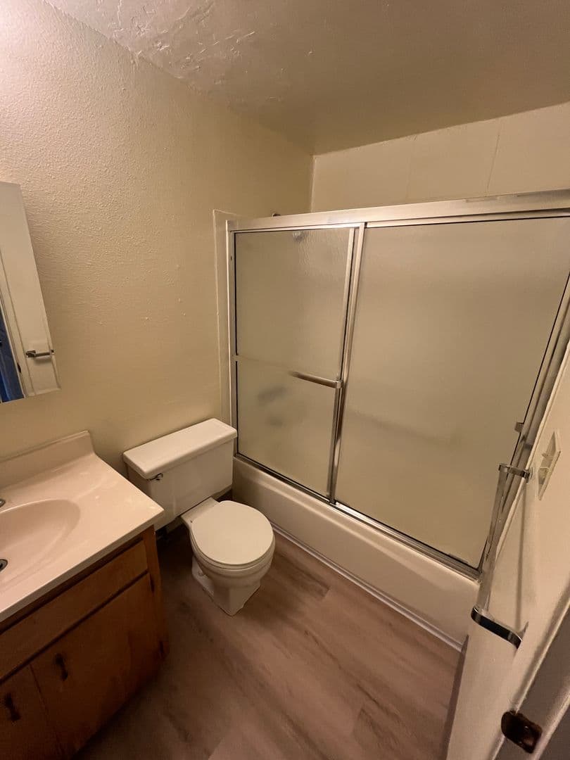 Eugene Apartment: 1668 Ferry St - 08