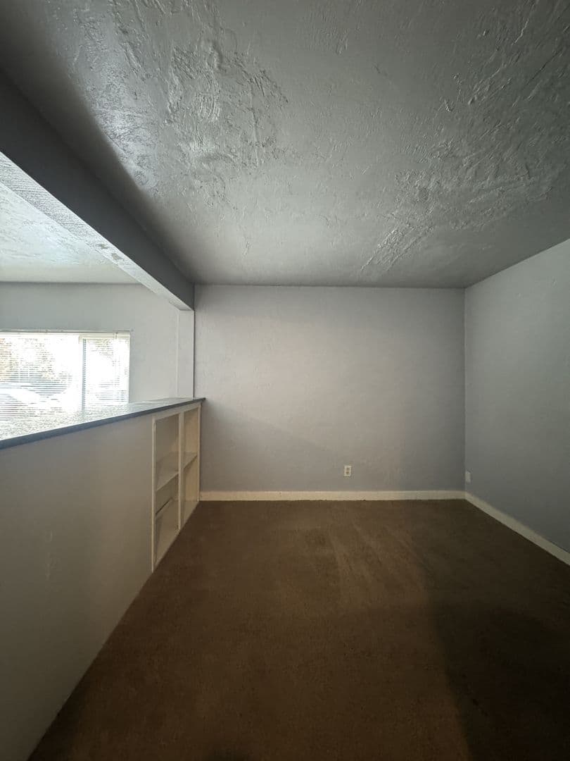 Eugene Apartment: 95 W 15th   #05