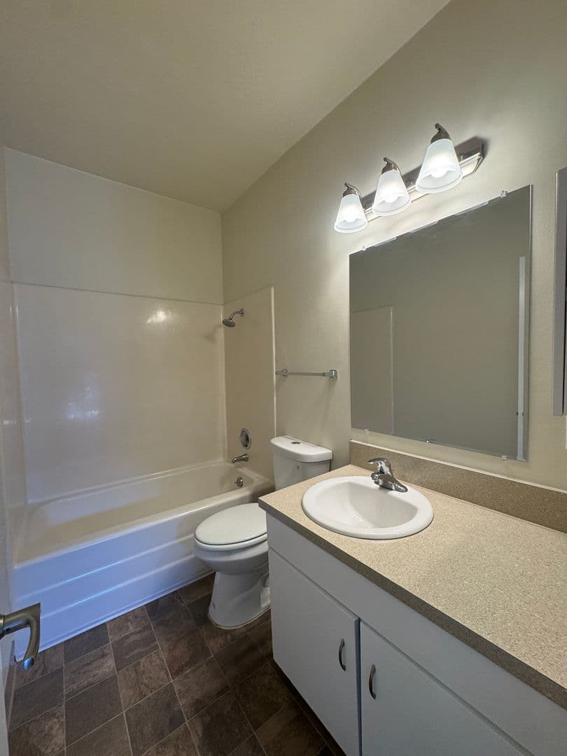 Eugene Apartment: 1247  W. 6th #06