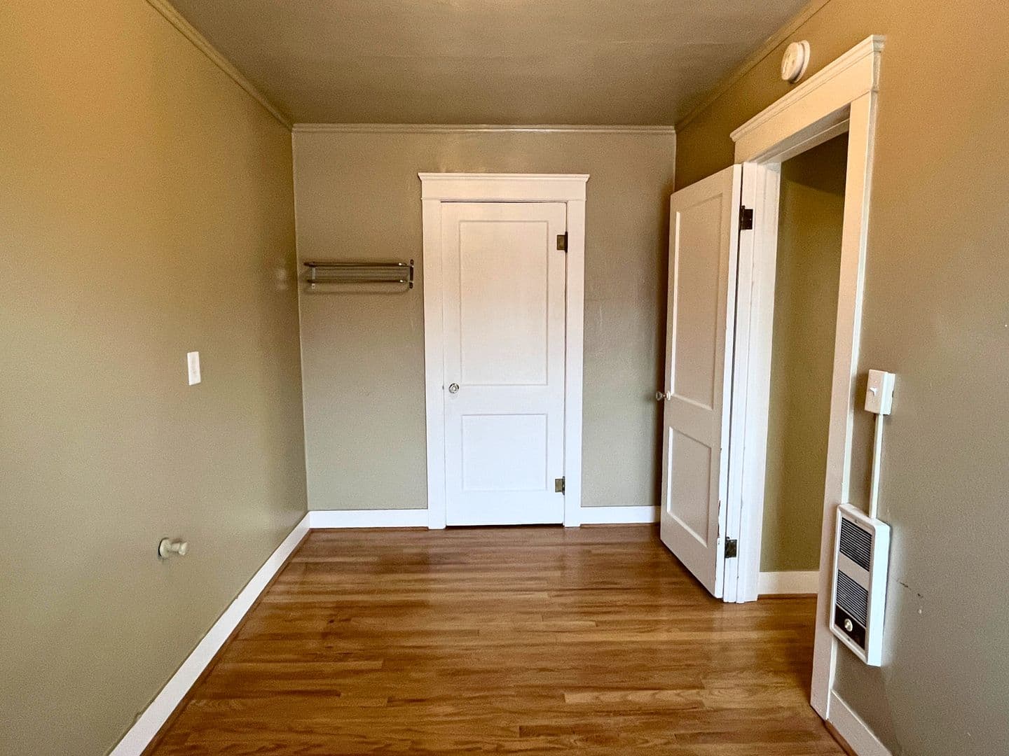 Eugene Apartment: 1263 Oak St - 301