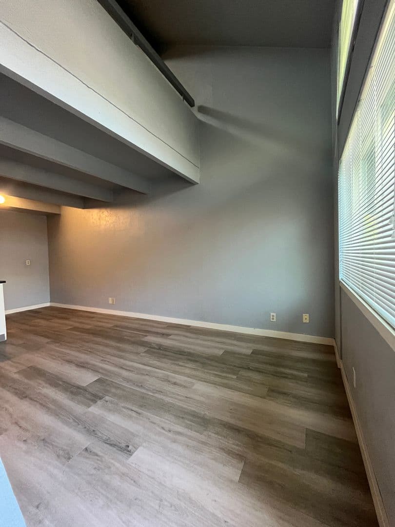Eugene Apartment: 95 W 15th  # 30