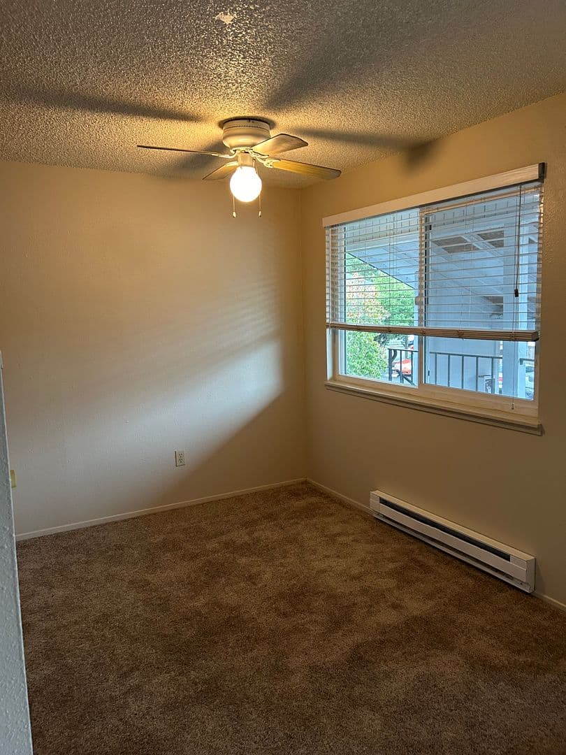 Corvallis Apartment: 459-C SE Lilly Ave