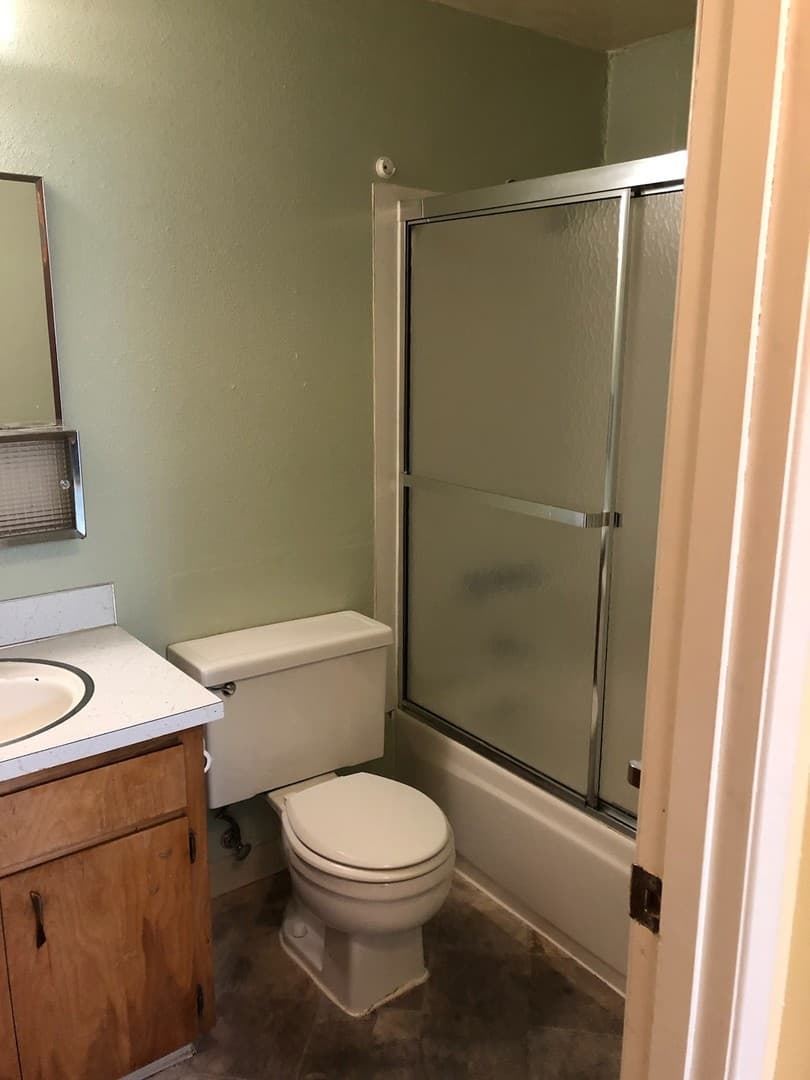 Eugene Apartment: 1668 Ferry St - 08