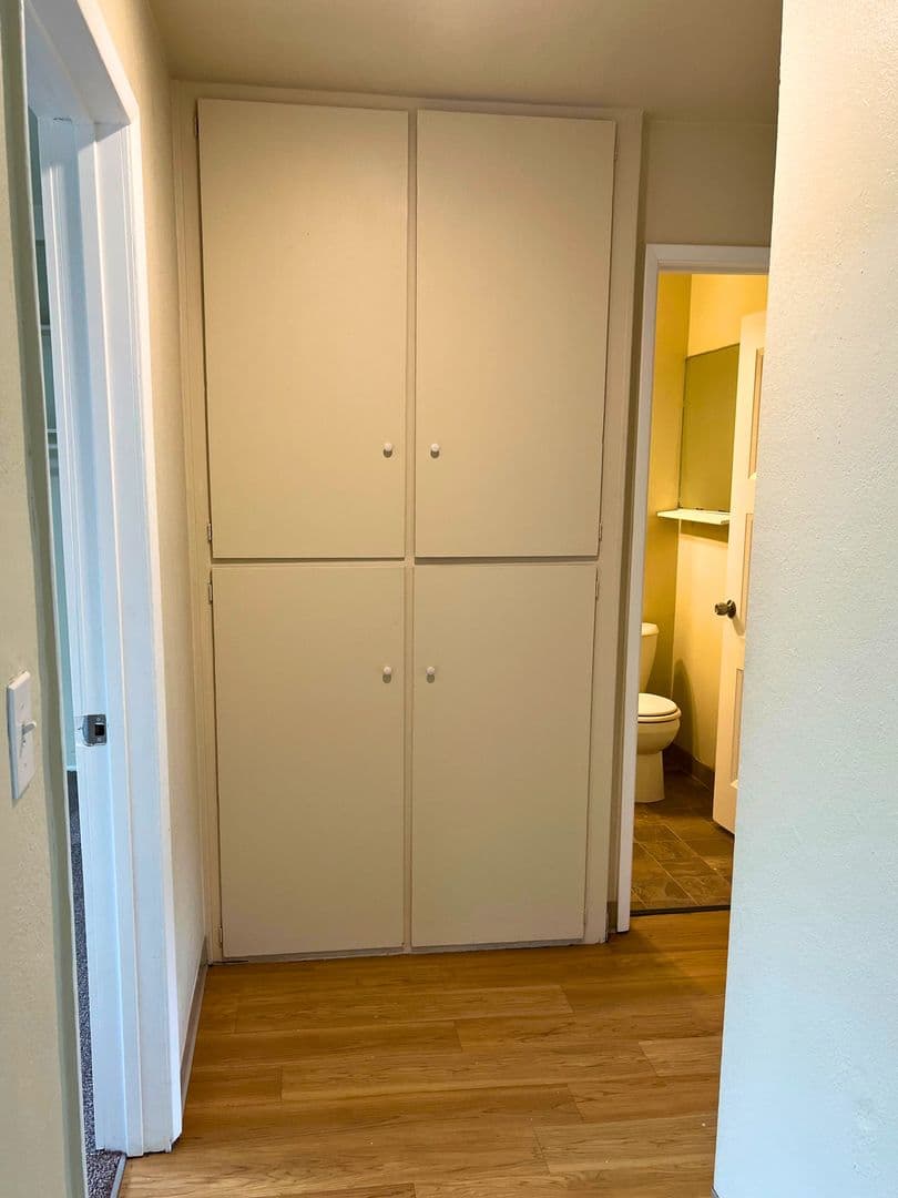 Eugene Apartment: 1671 Ferry St. #10