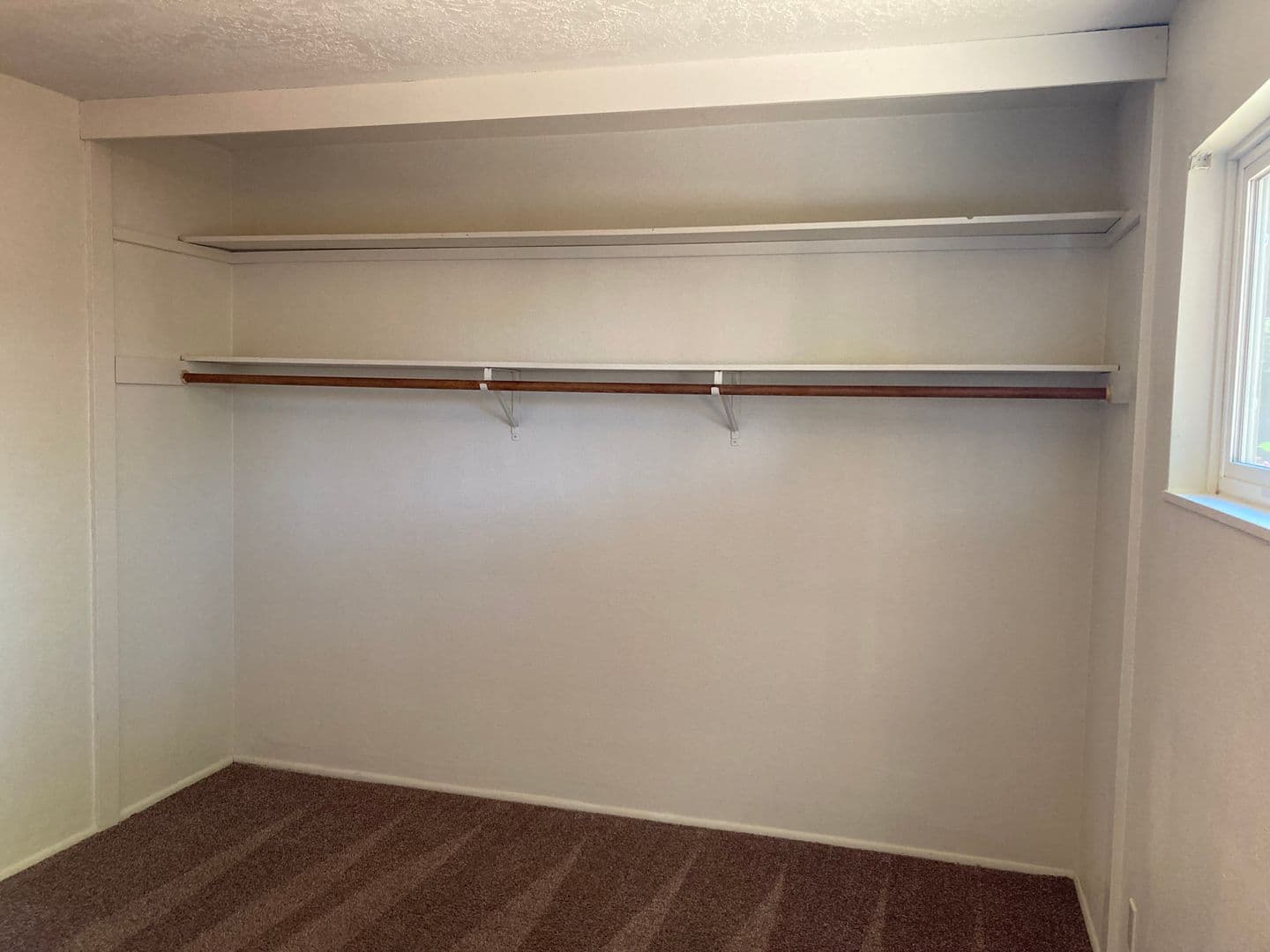 Eugene Apartment: 1671 Ferry St. #09