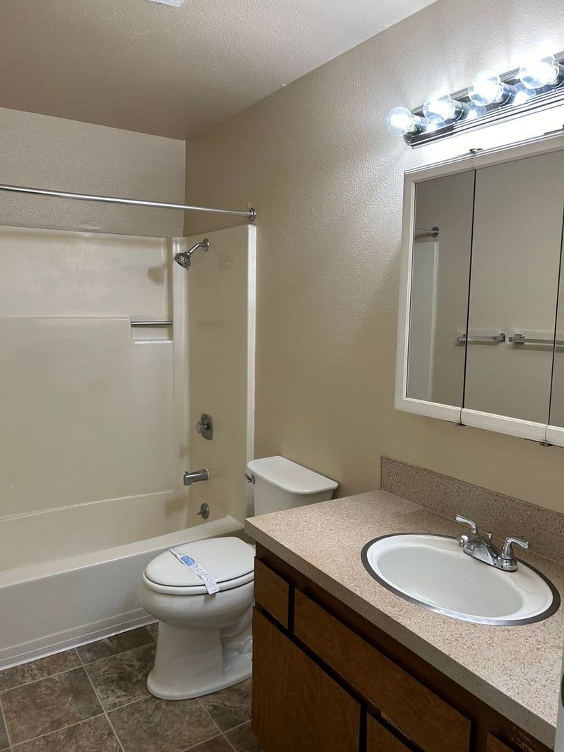 Corvallis Apartment: 459-C SE Lilly Ave