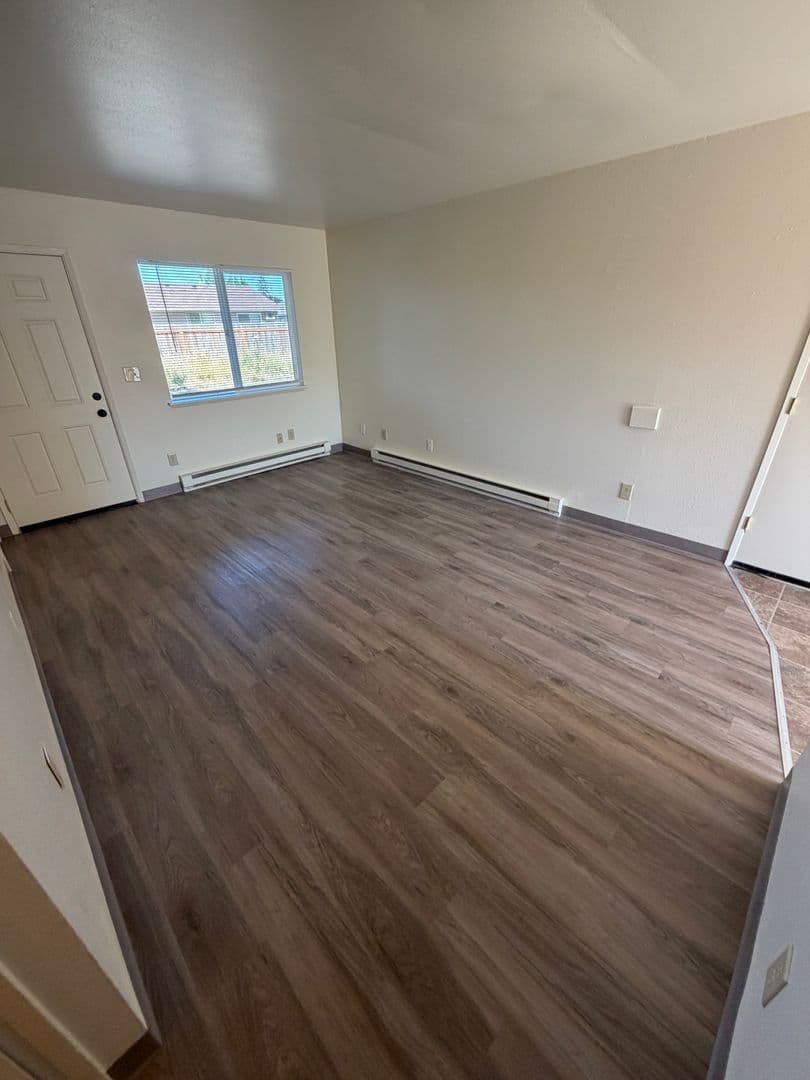 Albany Apartment: 1373 27th Ave SE