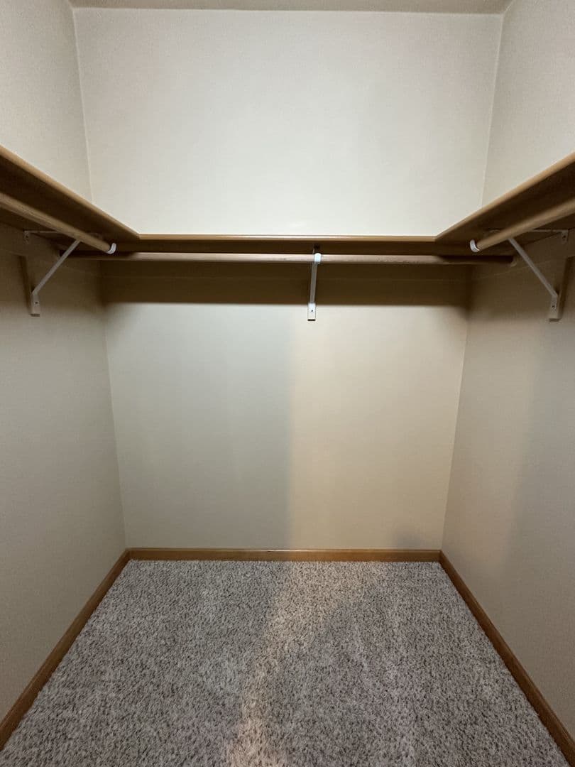 Eugene Apartment: 82 East 19th Alley