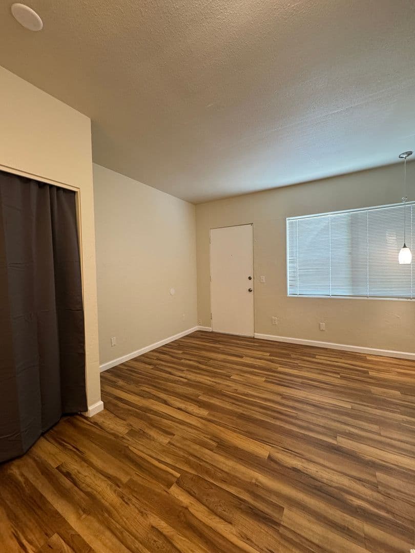 Eugene Apartment: 1247  W. 6th #06