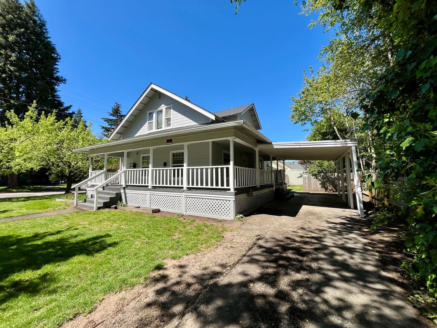 Eugene Apartment: 1091 W. 11th #01
