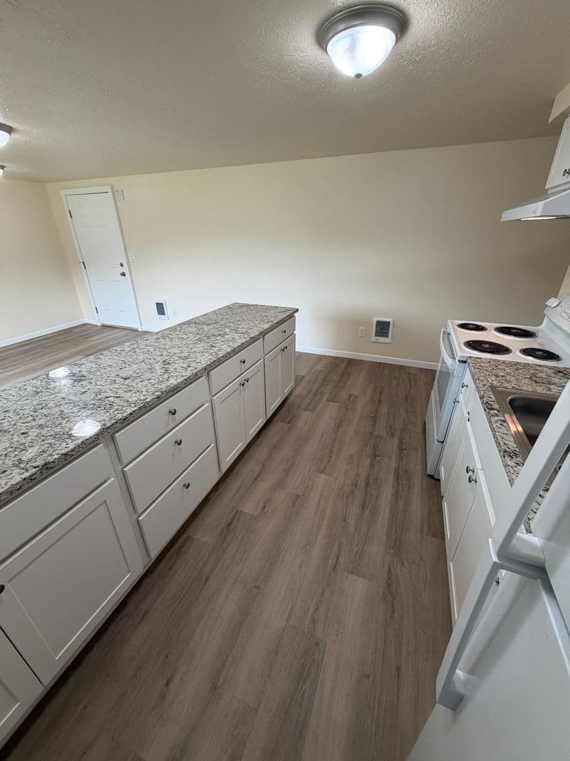 Albany Apartment: 2215 Elm St SW