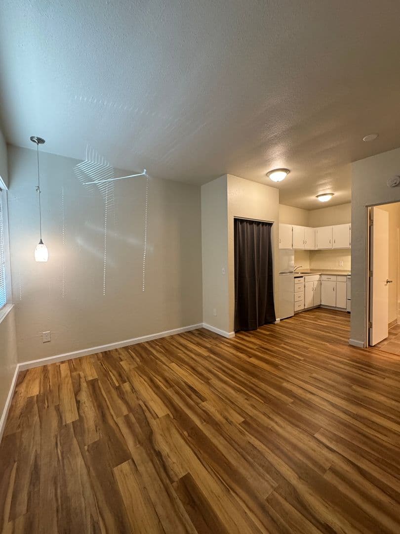 Eugene Apartment: 1247  W. 6th #06