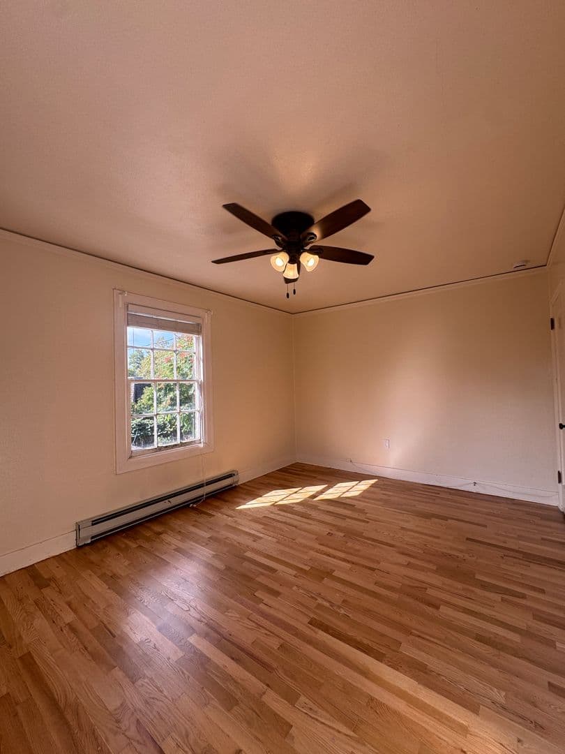 Eugene Apartment: 360 W 13th St