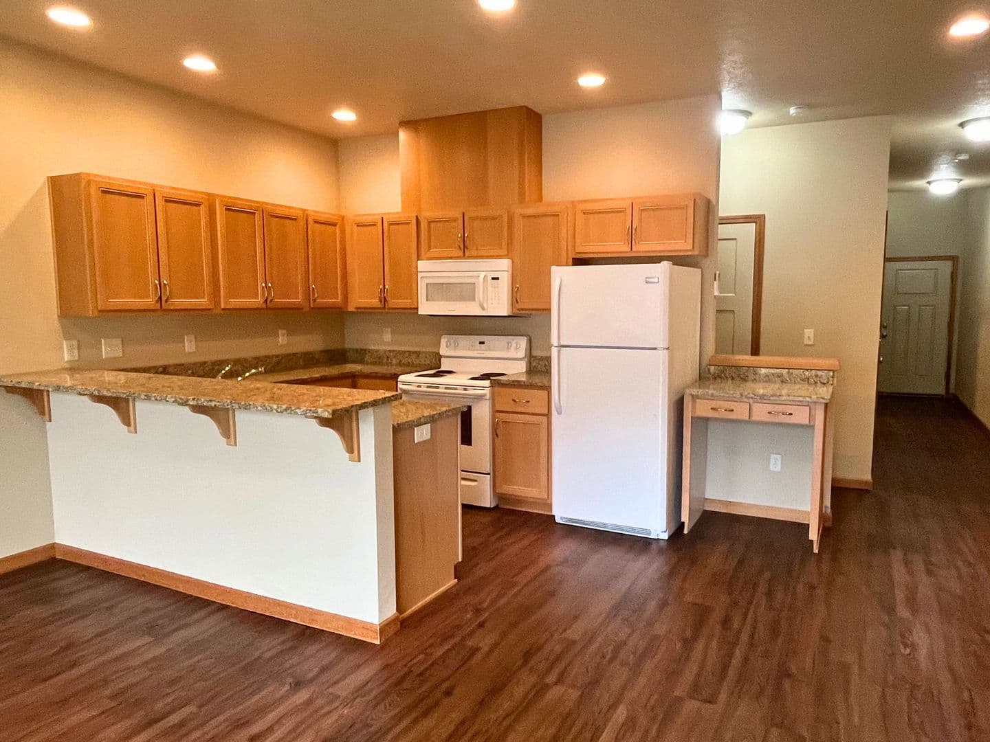 Eugene Apartment: 1972 Oak St