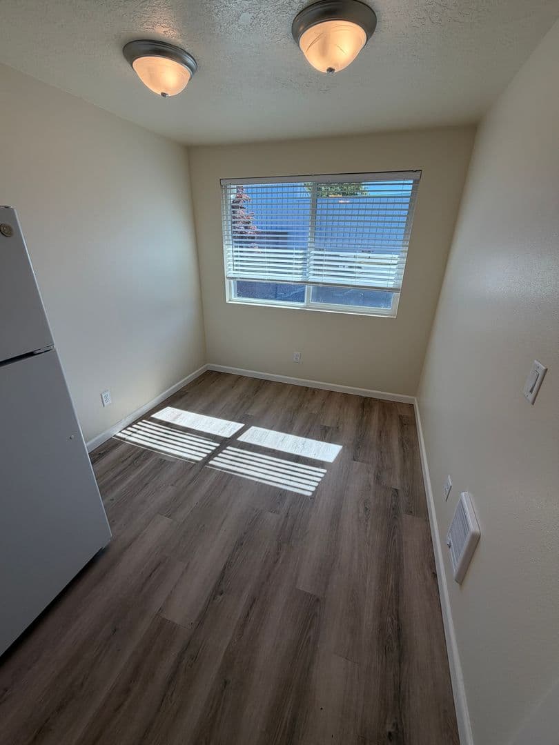 Albany Apartment: 2215 Elm St SW