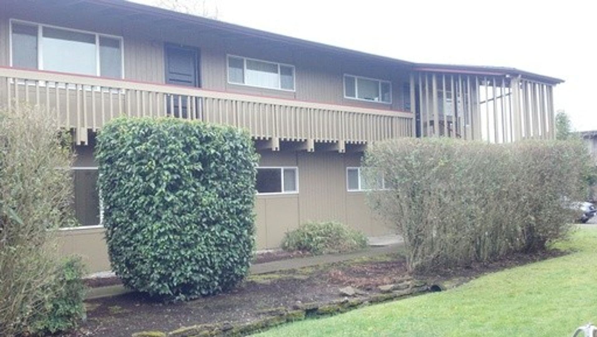 Eugene Apartment: 1671 Ferry St. #09