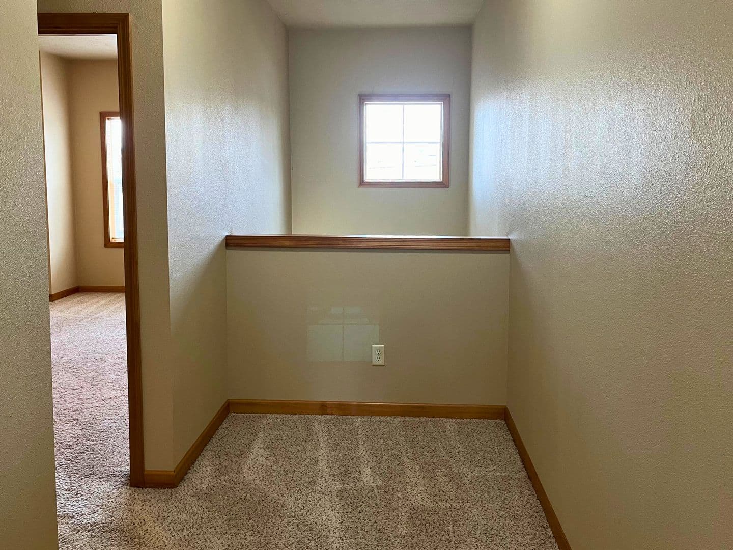 Eugene Apartment: 1972 Oak St