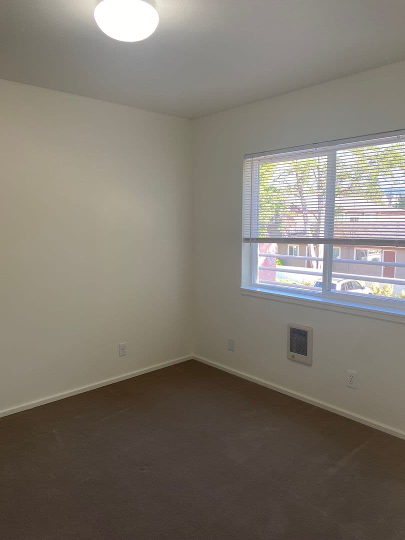 Corvallis Apartment: 514 NW 21st St #9