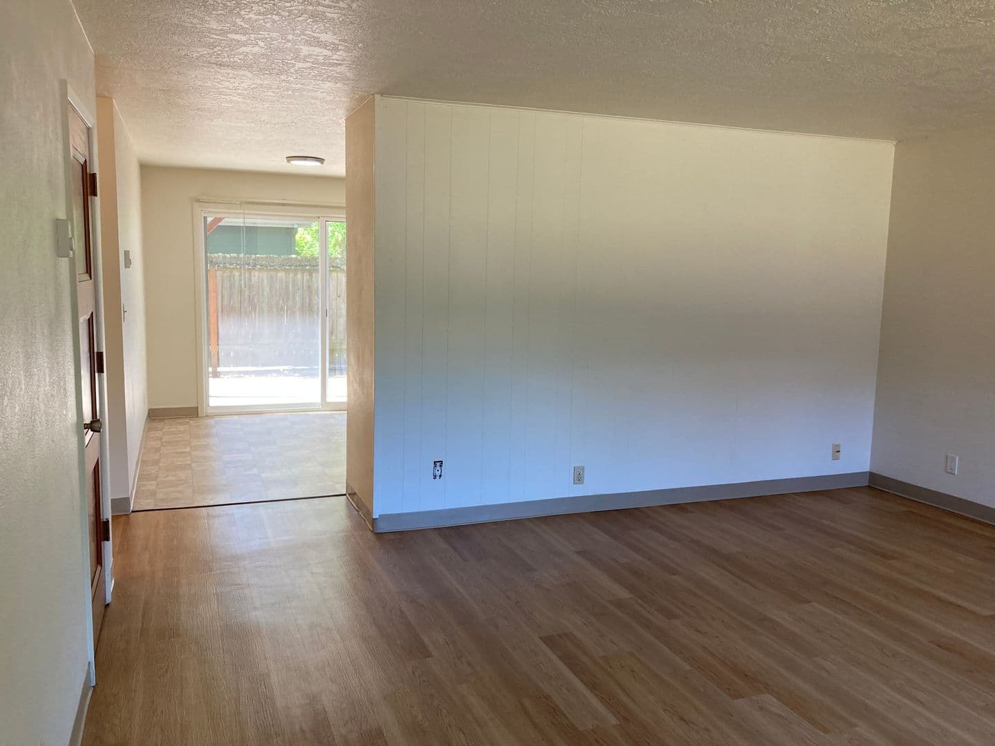 Eugene Apartment: 1671 Ferry St. #09