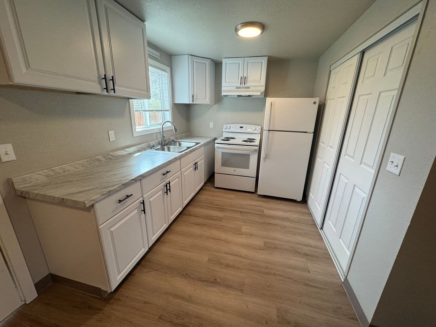 Philomath Apartment: 1716 Applegate Street, #3