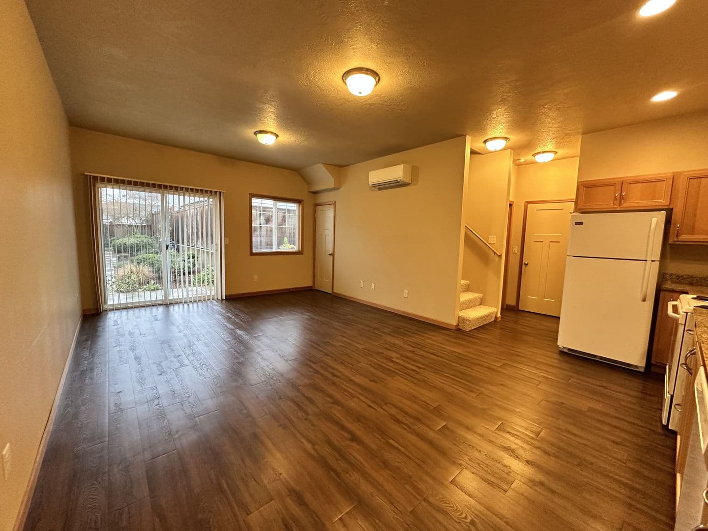Eugene Apartment: 82 East 19th Alley