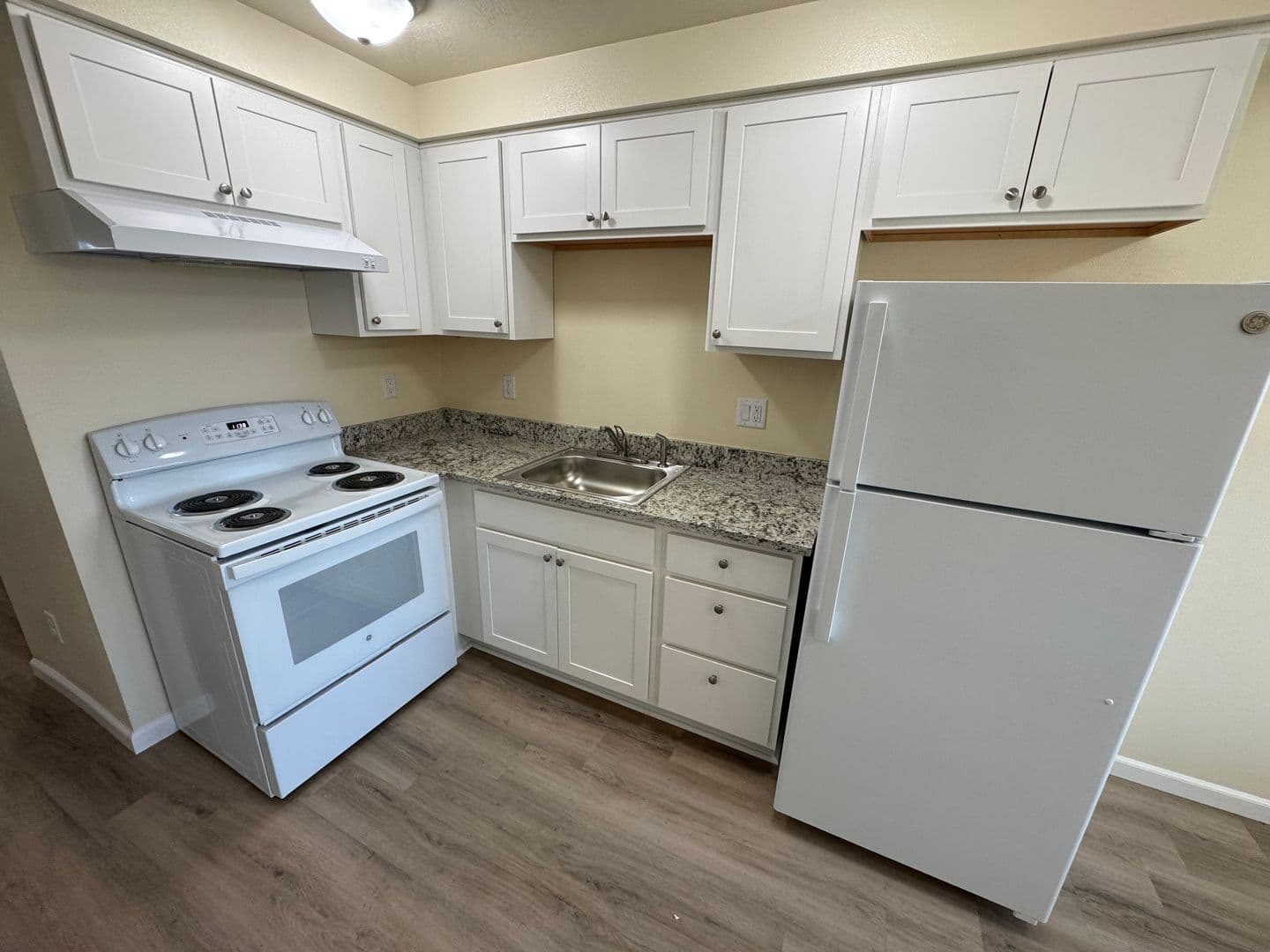Albany Apartment: 2215 Elm St SW