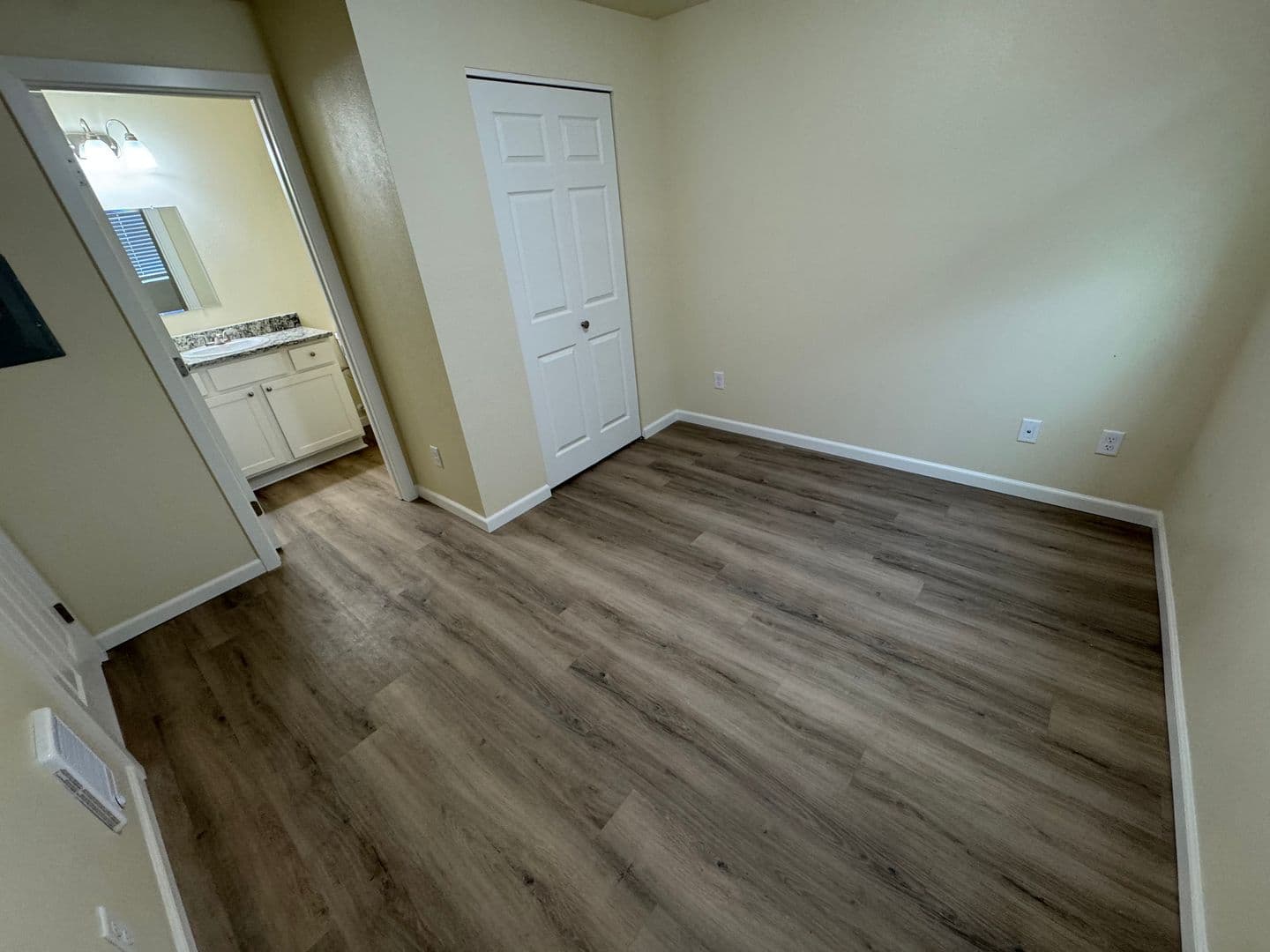 Albany Apartment: 2215 Elm St SW