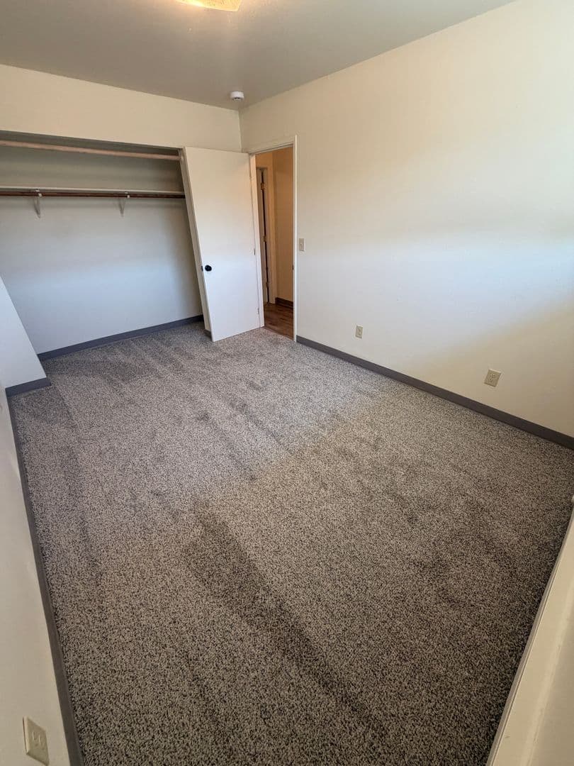 Albany Apartment: 1373 27th Ave SE