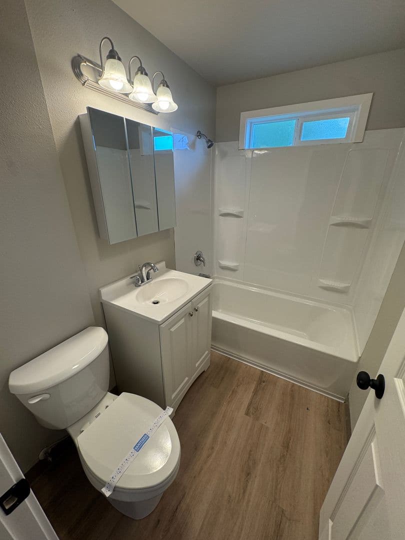 Philomath Apartment: 1716 Applegate Street, #2
