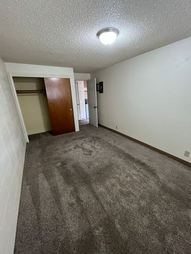 Eugene Apartment: 1668 Ferry St - 08