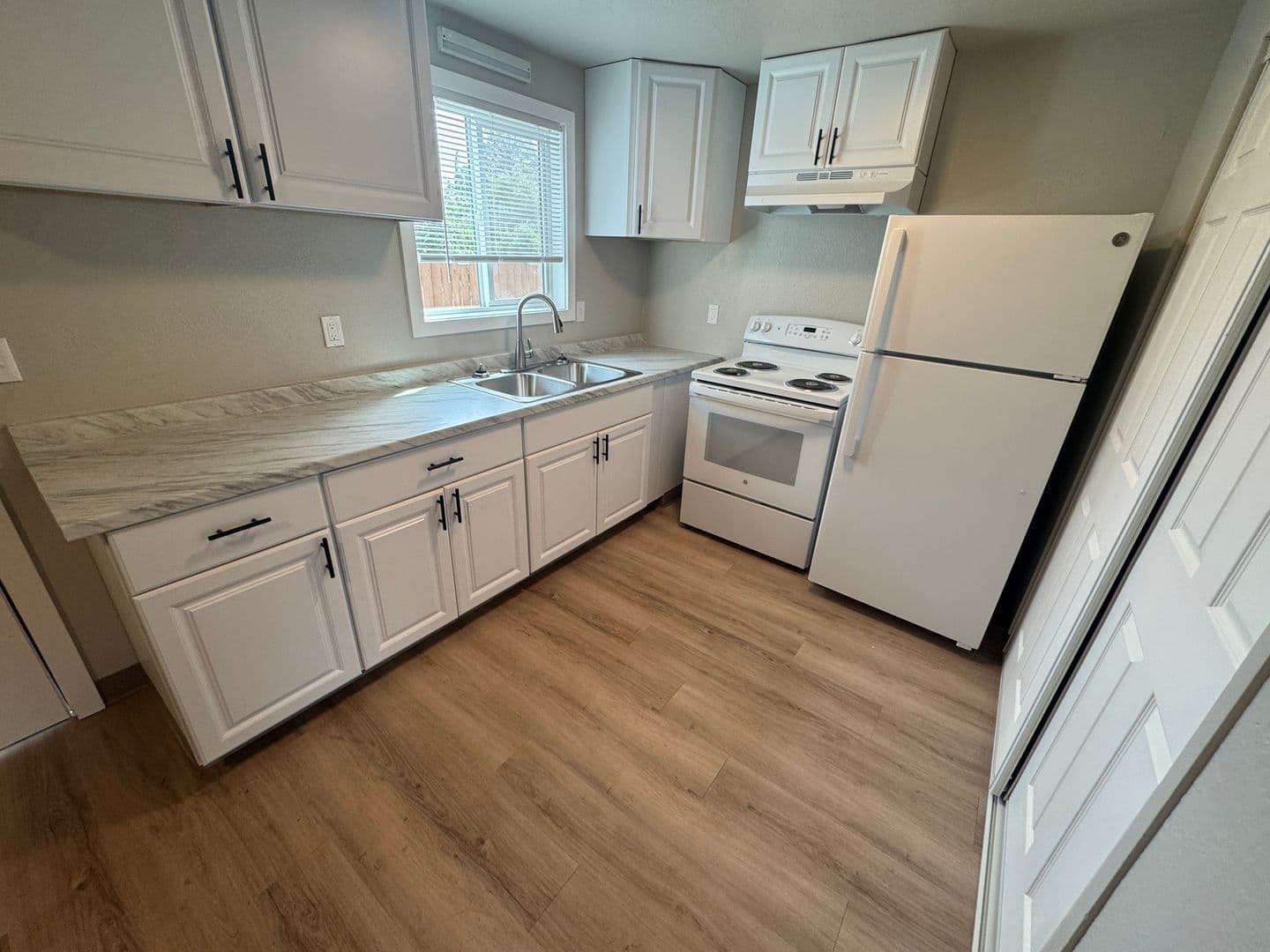 Philomath Apartment: 1716 Applegate Street, #3