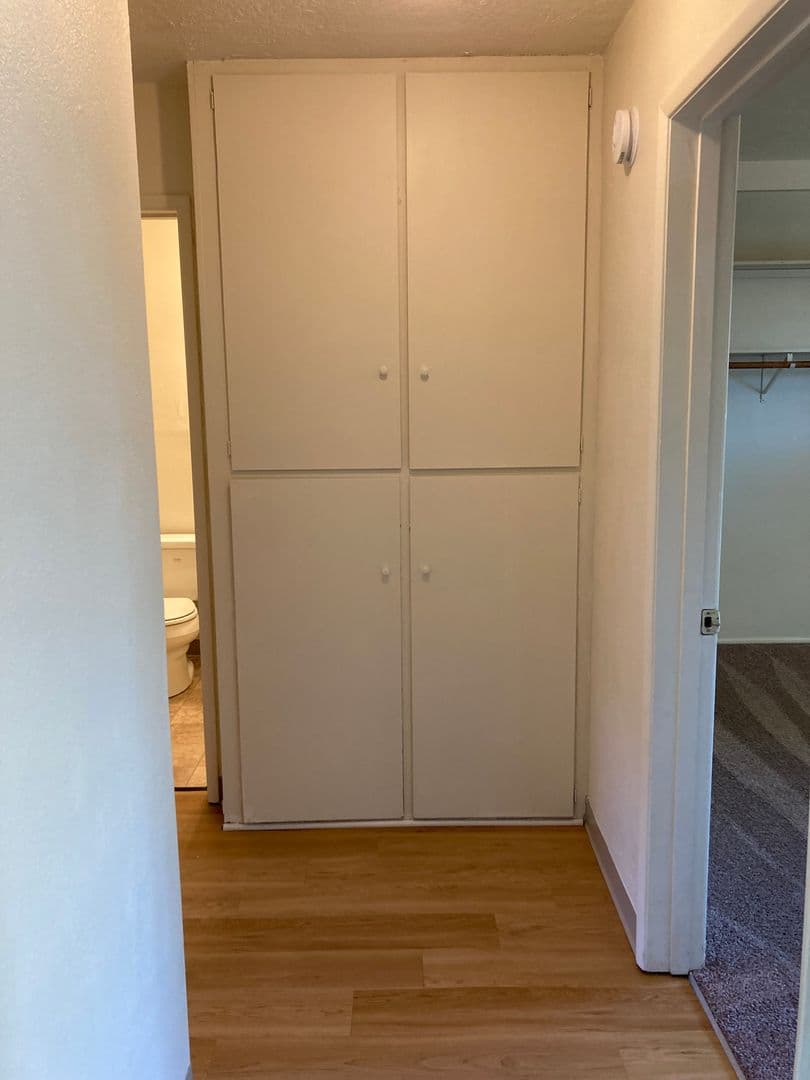Eugene Apartment: 1671 Ferry St. #09