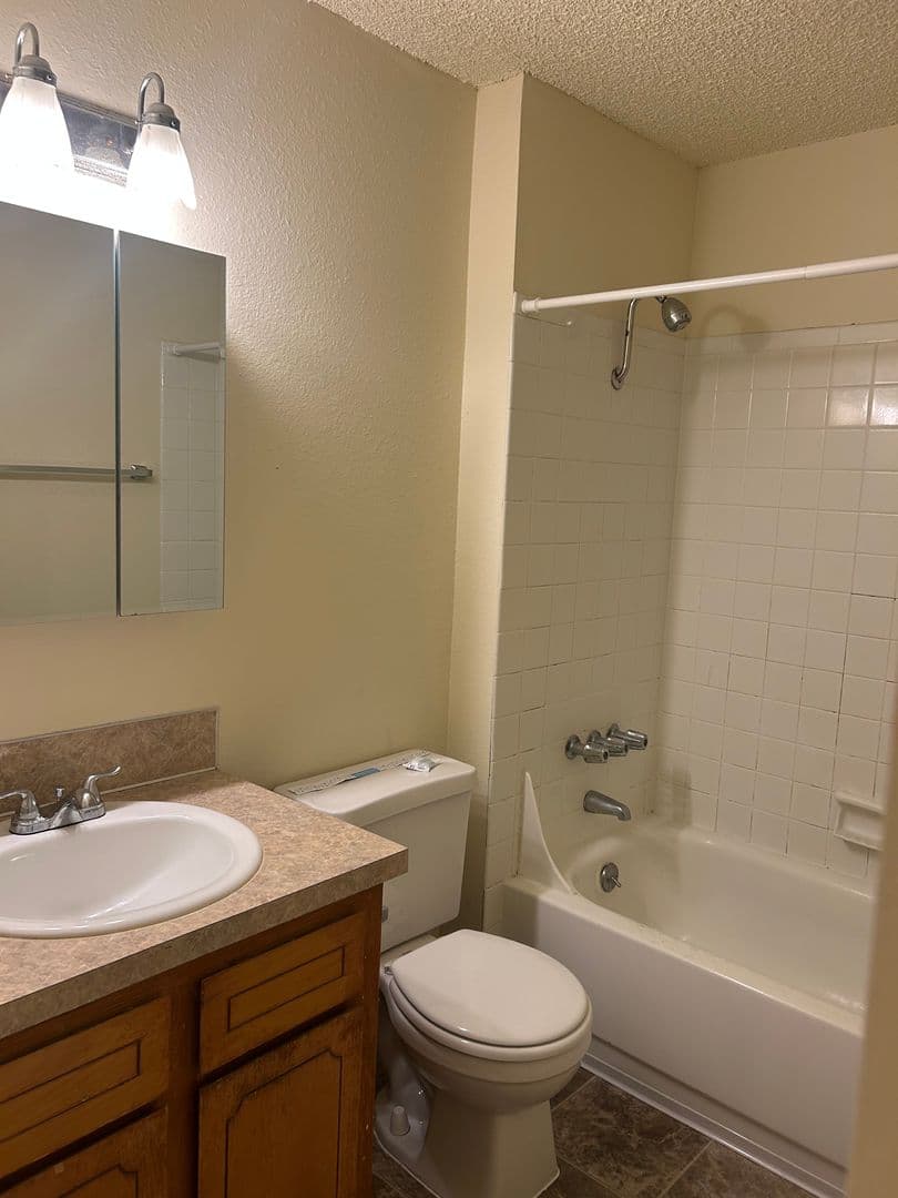 Albany Apartment: 505 27th Ave., SE #34