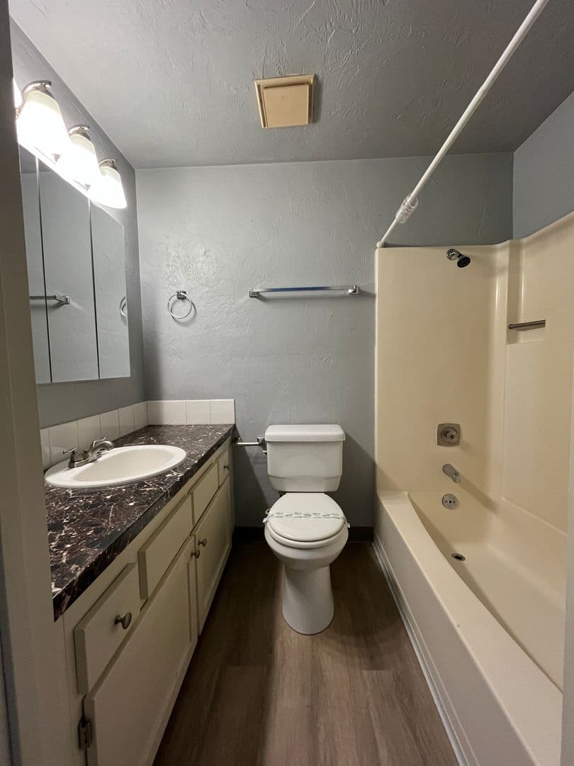 Eugene Apartment: 95 W 15th  # 30